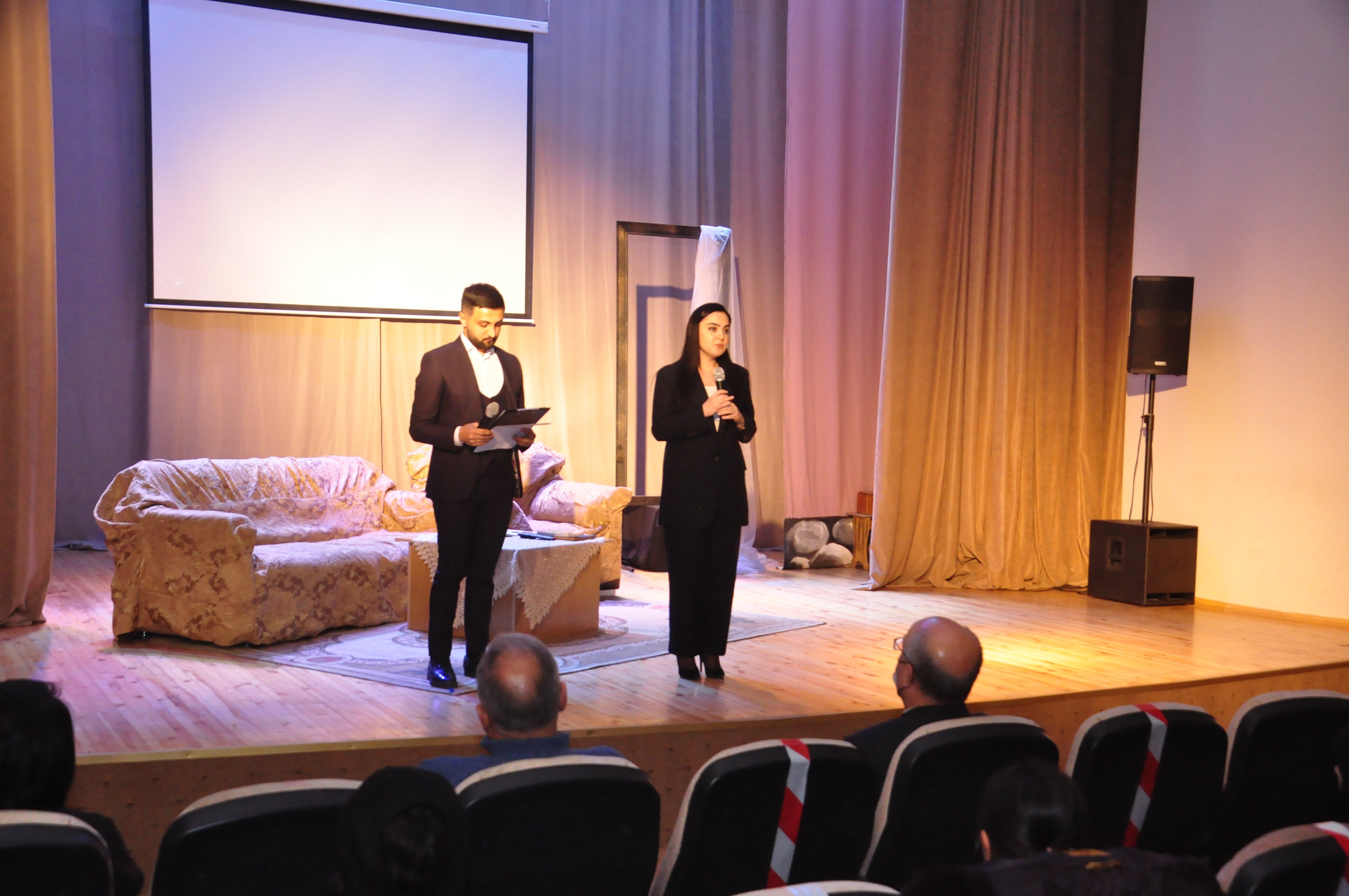 Sabunçu rayonunda Xocalı faciəsinin 30-cu ildönümü ilə əlaqədar Bakı Uşaq və Gənclər Teatrının təqdimatında “Cənnətə bilet” tamaşası nümayiş etdirildi.