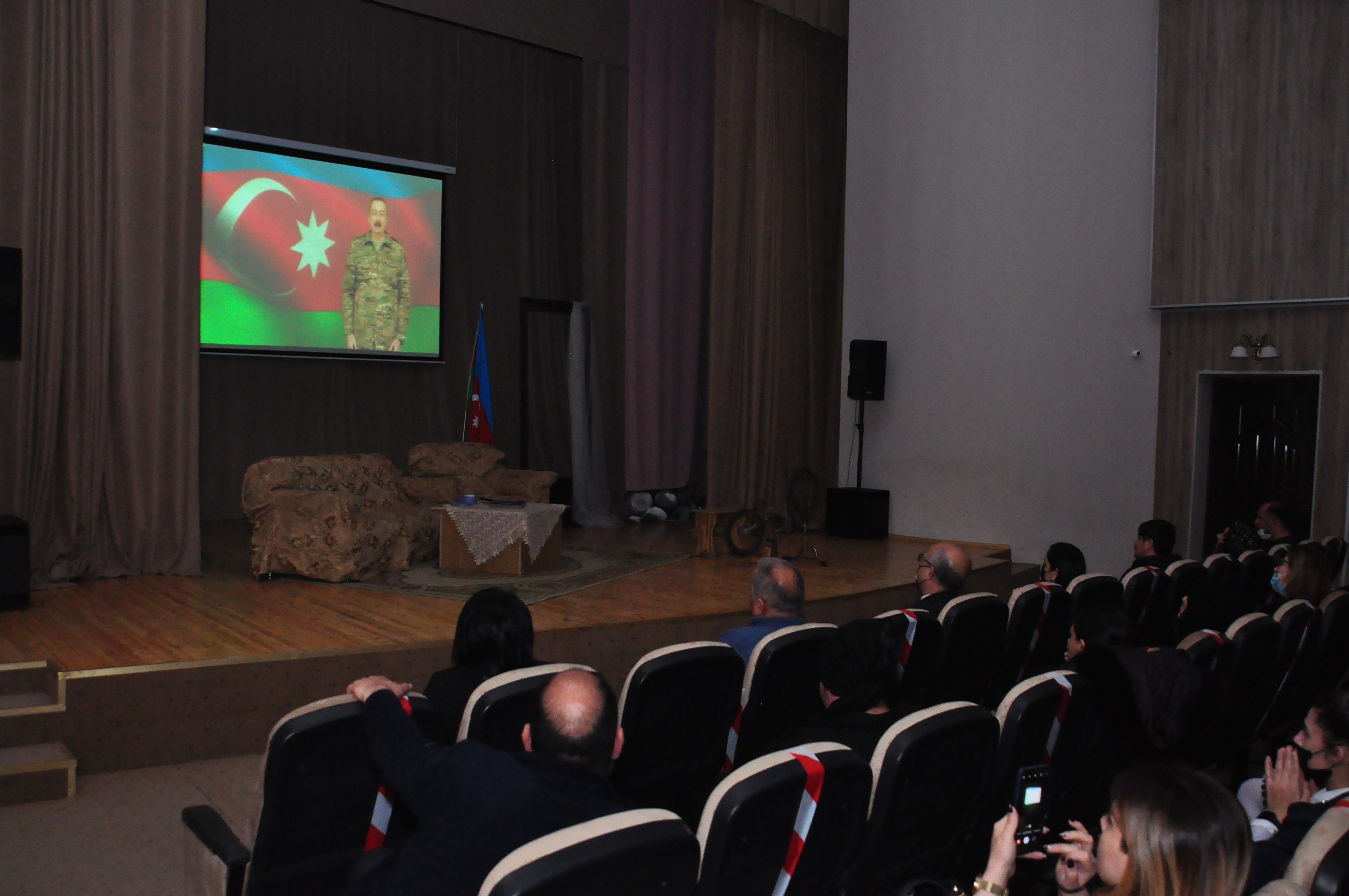Sabunçu rayonunda Xocalı faciəsinin 30-cu ildönümü ilə əlaqədar Bakı Uşaq və Gənclər Teatrının təqdimatında “Cənnətə bilet” tamaşası nümayiş etdirildi.