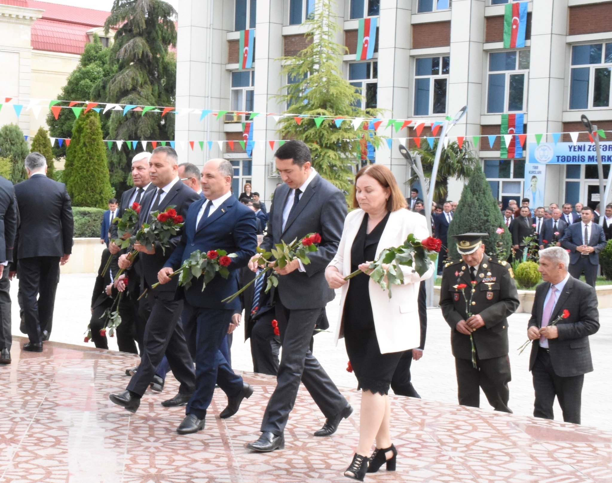 Ağsu rayonunda Rayon İcra Hakimiyyətinin təşkilatçılığı ilə Ümummilli Lider Heydər Əliyevin 100 illik yubileyi təntənə ilə qeyd edilib