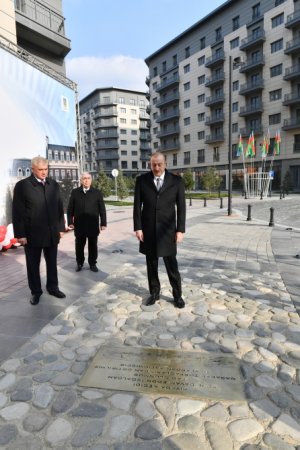 Prezident İlham Əliyev Bakı Ağ Şəhərdə görülən işlərlə tanış olub, Qarabağ Atları Kompleksinin təməlini qoyub