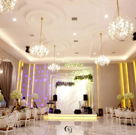 Ay işığı istər özəl günləriniz, istərsə də korporativ tədbirlərinizi ən təntənəli şəkildə keçirəcəyiniz məkandır