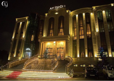 Ay işığı istər özəl günləriniz, istərsə də korporativ tədbirlərinizi ən təntənəli şəkildə keçirəcəyiniz məkandır