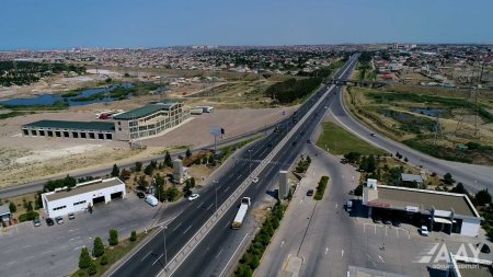 Yeni yerüstü piyada keçidinin inşası davam edir VİDEO/FOTO