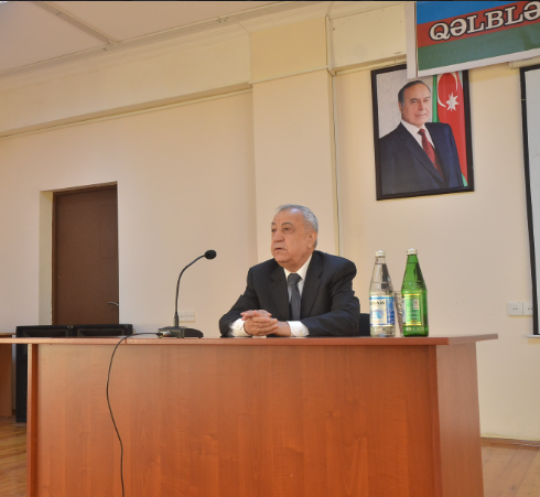 Malik İsaqov Vətənini, xalqını qəlbən sevən və ona xidmət etməyi özünə müqəddəs borc bilən bir ziyalıdır