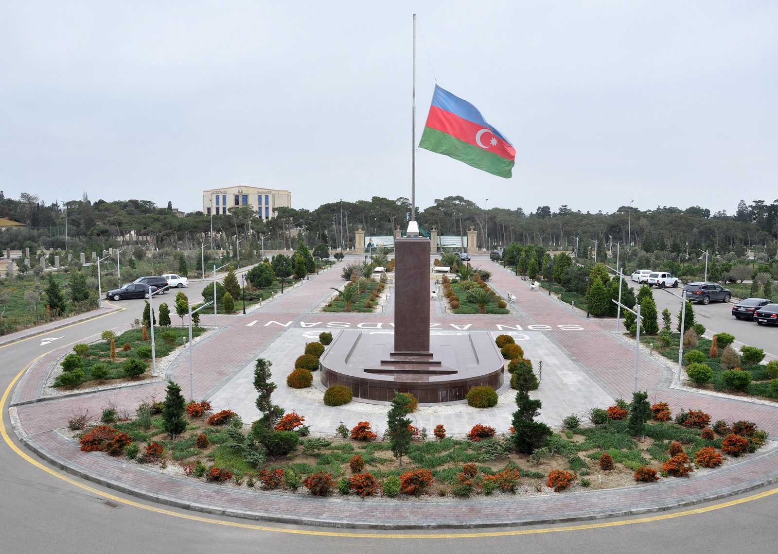 Həsən müəllim: İctimai Xidmətin Zirvəsinə Uzanmış Peşəkar