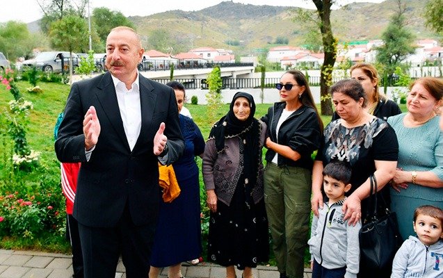 Laçının timsalında biz dirçələn Azərbaycan reallıqlarını görürük